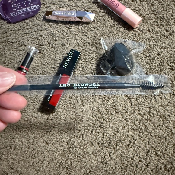 Holiday Beauty Bundle - Picture 2 of 11